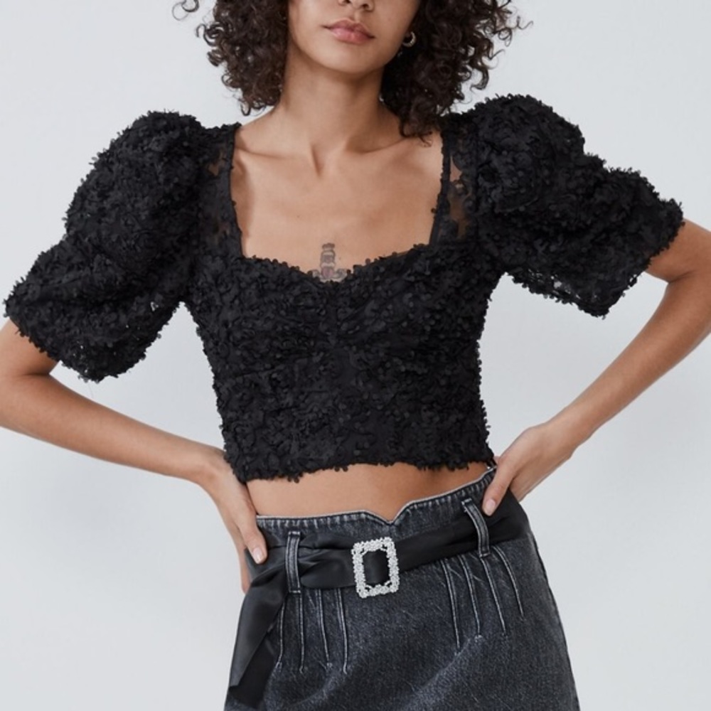 NWOT Zara Puff Sleeve Crop Top w Floral Appliqué in Black